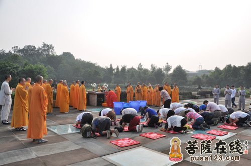 峨眉山-峨眉山大佛禅院举行民生银行心灵之旅夏令营