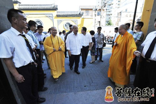 中国国民党荣誉主席吴伯雄参观上海玉佛禅寺
