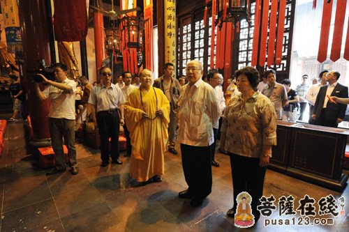 中国国民党荣誉主席吴伯雄参观上海玉佛禅寺