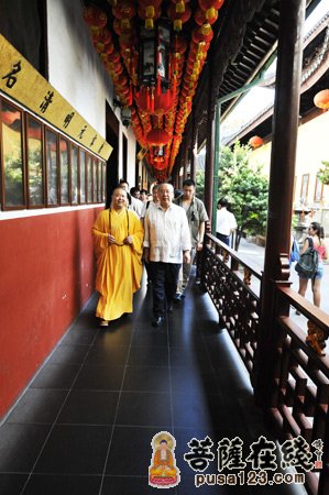 中国国民党荣誉主席吴伯雄参观上海玉佛禅寺