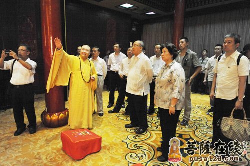 中国国民党荣誉主席吴伯雄参观上海玉佛禅寺