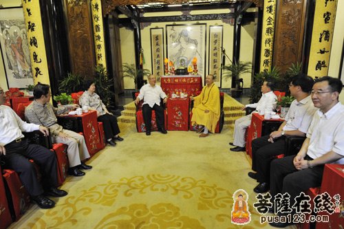 中国国民党荣誉主席吴伯雄参观上海玉佛禅寺