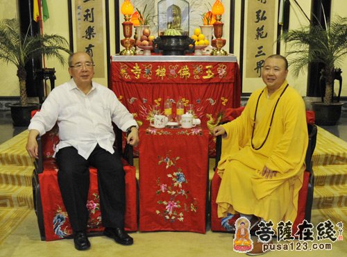 中国国民党荣誉主席吴伯雄参观上海玉佛禅寺