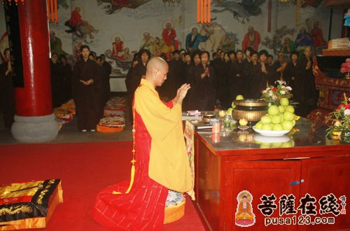 雅安地震-全球第十三届千亿圣号大念诵法会在雅安云峰禅寺启动