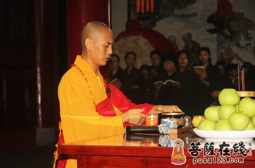 雅安地震-全球第十三届千亿圣号大念诵法会在雅安云峰禅寺启动