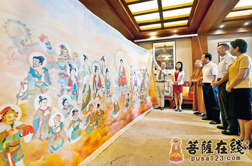 油画人物-美籍收藏家向黄石东方山弘化禅寺捐赠巨幅油画