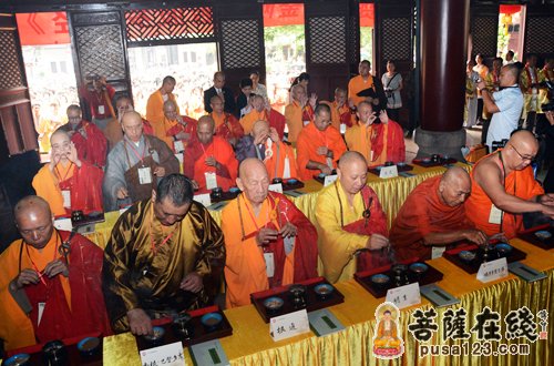 颂扬六祖文化 广州光孝寺举行千人诵经暨名家书画展