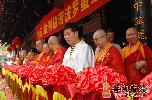 颂扬六祖文化 广州光孝寺举行千人诵经暨名家书画展