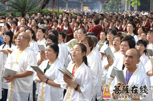 颂扬六祖文化 广州光孝寺举行千人诵经暨名家书画展