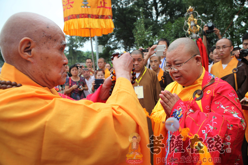 【高清图集】柳州开元寺隆重举行圆慈法师荣膺方丈升座庆典