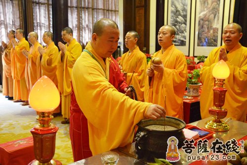 上海玉佛禅寺为凤凰网“美丽童行”慈善捐赠观音圣像