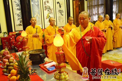 上海玉佛禅寺为凤凰网“美丽童行”慈善捐赠观音圣像