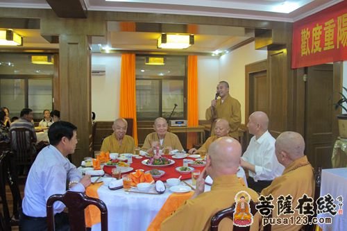 普陀山佛教颐养堂老年僧尼欢度重阳节