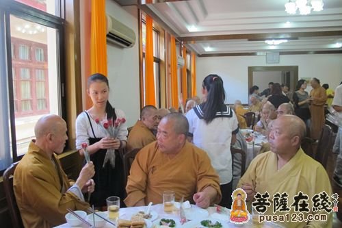 普陀山佛教颐养堂老年僧尼欢度重阳节