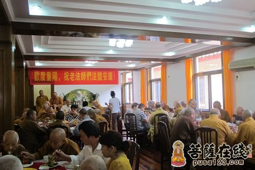 普陀山佛教颐养堂老年僧尼欢度重阳节