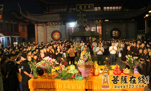宁波霞屿寺圆通宝殿菩萨视频贴金螺旋法圆满观音功德板图片