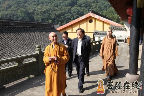中国社科院世界宗教研究所长卓新平一行参访天童禅寺
