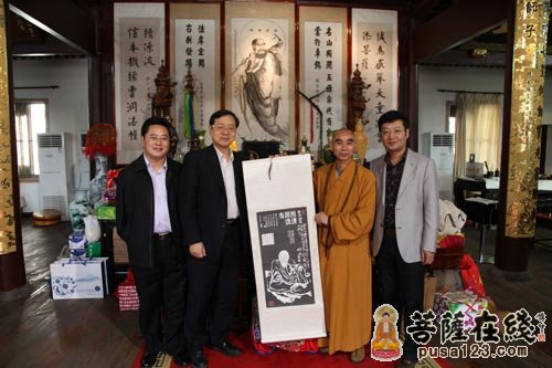 中国社科院世界宗教研究所长卓新平一行参访天童禅寺