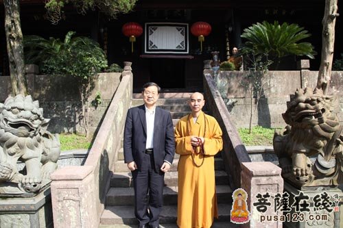 中国社科院世界宗教研究所长卓新平一行参访天童禅寺
