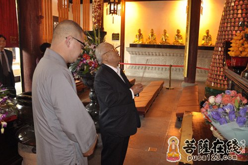 寒山寺-“孙中山与宋庆龄研讨会”访问团参访苏州寒山寺