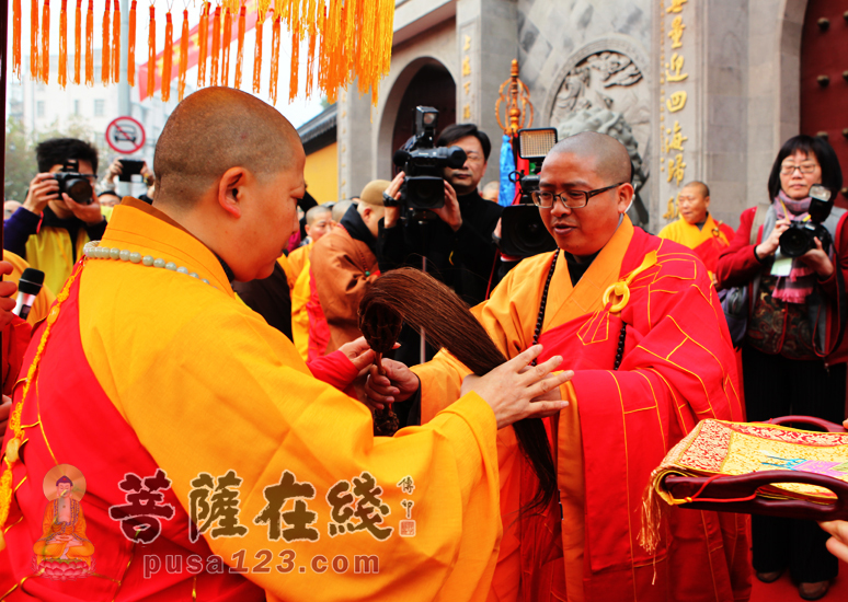 上海佛教协会副秘书长,宝山寺方丈世良大和尚