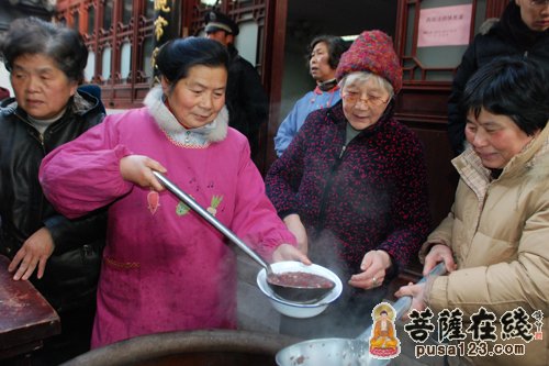 苏州寒山寺再施“腊八粥” 祝愿信众与佛结善缘