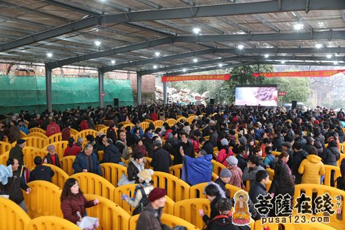“感恩信施 温暖杭城”杭州灵隐寺全城送腊八粥