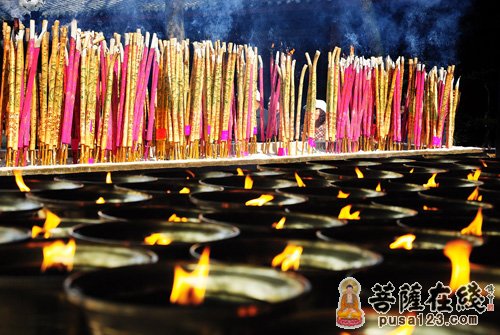 佛教-中国佛教协会：倡导文明敬香 建设生态寺院
