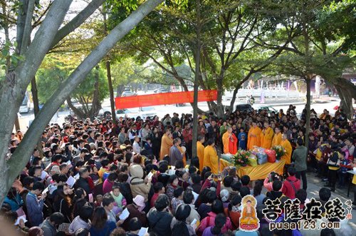 四会-广东四会六祖寺开展迎春祈福百亿生命大放生活动