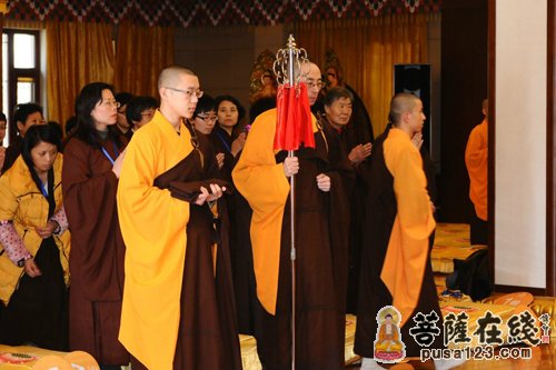 监院禅兴法师上堂说法