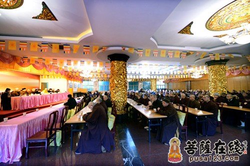 普陀山-普陀山佛协在普济禅寺召开2014年全山执事圆职茶会