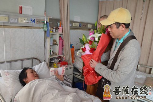 菩萨大爱暖人心—上海玉佛禅寺觉群慈爱功德会慰问最美护工好阿姨潘金凤