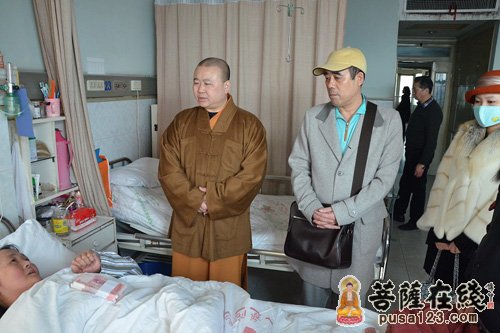 菩萨大爱暖人心—上海玉佛禅寺觉群慈爱功德会慰问最美护工好阿姨潘金凤