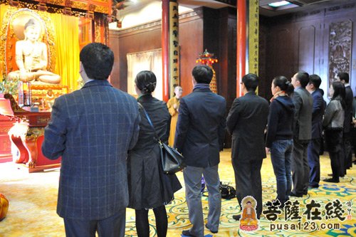 上海市青年联合会主席会议在上海玉佛禅寺召开
