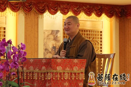 上海龙华古寺中观法师为无尽意图书馆义工开示