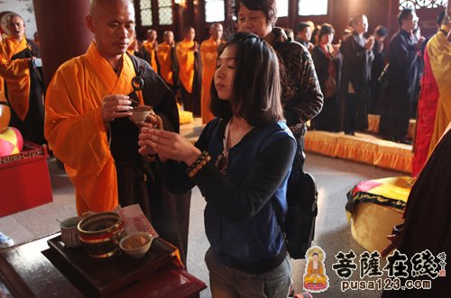山东龙口南山禅寺举行水陆空大法会熏坛洒净仪式
