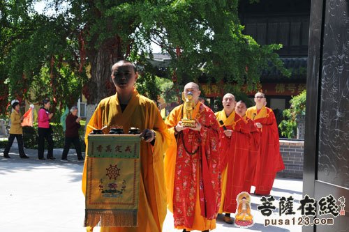 上海松隐禅寺举行释迦牟尼佛圣诞浴佛法会