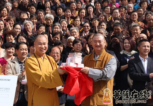 慈善-上海龙华古寺向兰州报恩寺慈善基金“甘露工程”捐款 慈善-上海龙华古寺向兰州报恩寺慈善基金“甘露工程”捐款