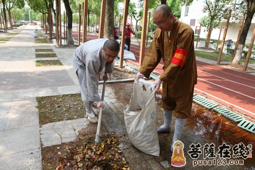 佛教-上海奉贤区二严寺僧众参加奉浦社区群众活动团队