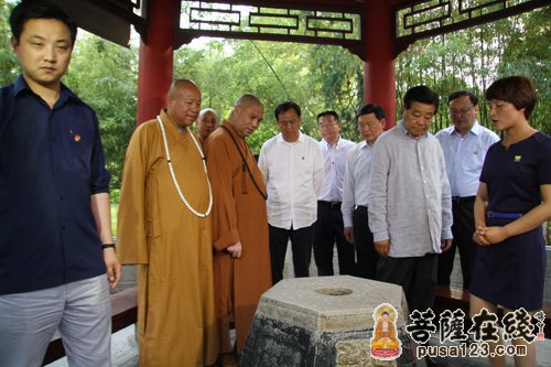 佛教-原中共中央政治局常委、全国政协主席贾庆林参观陕西佛教祖庭