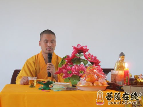 宜春市古林寺住持、慈化禅寺首座常愿法师在讲《普庵禅师手书加颂金刚经》