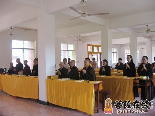 学员合十回向