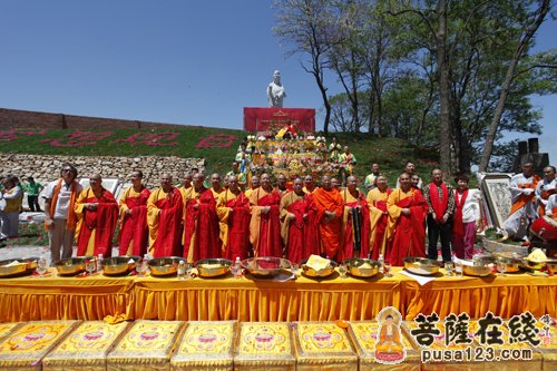 法会结束后，欢喜合影