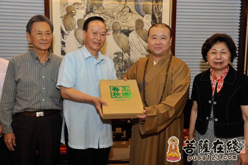 佛教-台北艋舺龙山寺信众参访上海玉佛禅寺
