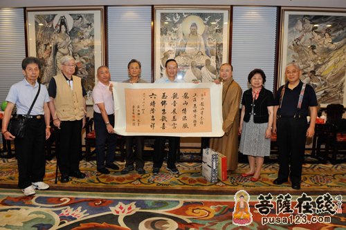 佛教-台北艋舺龙山寺信众参访上海玉佛禅寺