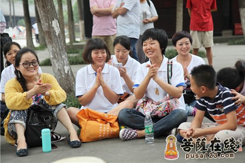 学员们开心的唱歌