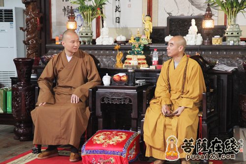 佛教-上海佛学院彻忍法师一行参访天童禅寺