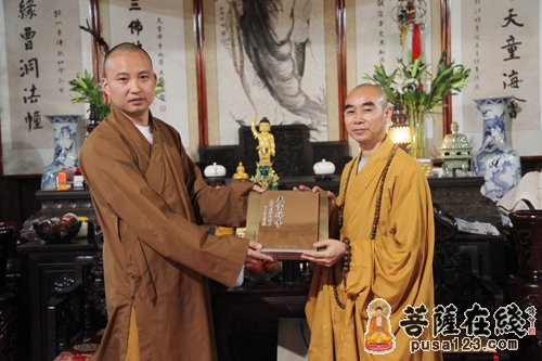 佛教-上海佛学院彻忍法师一行参访天童禅寺