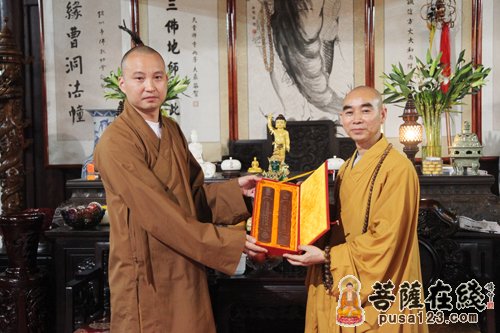 佛教-上海佛学院彻忍法师一行参访天童禅寺