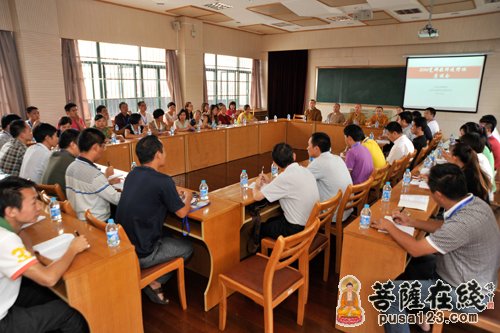 上海玉佛禅寺法师前往教育学院慰问贵州、云南老师